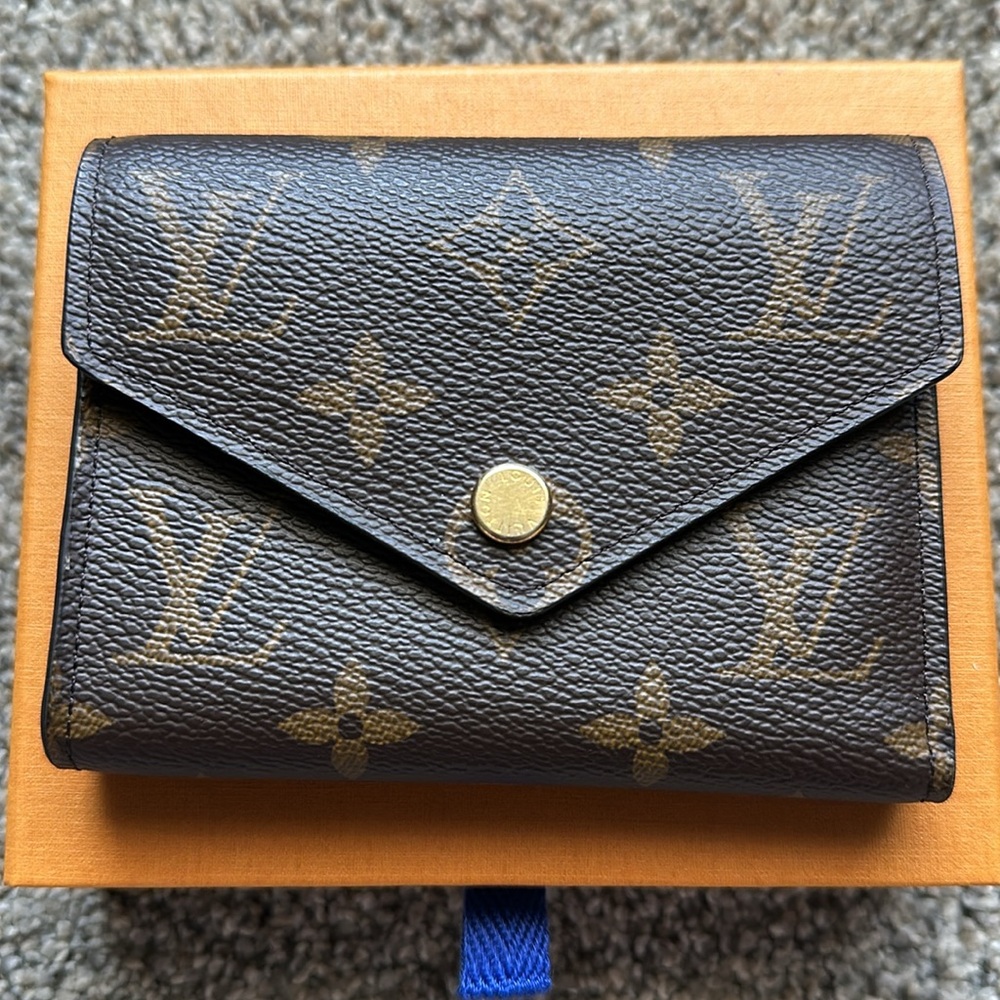❌SOLD❌ Authentic Louis Vuitton Monogram Canvas Victorine Wallet Armagnac - Picture 6 of 16